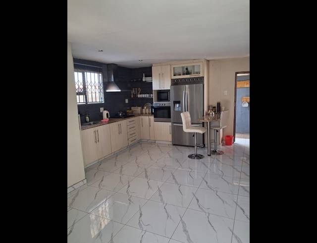 5 BEDROOM HOUSE FOR SALE IN PROTEA GLEN EXT